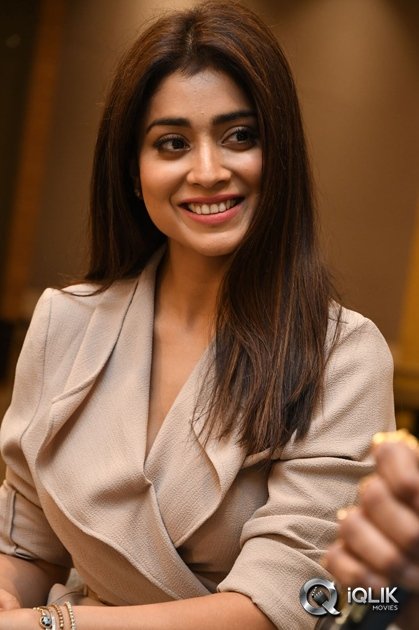 Shriya-Saran-at-Gautamiputra-Satakarni-Movie-Promotions